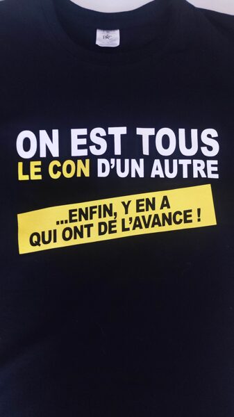 T-SHIRT ON EST TOUS LE CON D'UN AUTRE... Enfin y'en a qui ont de l'avance